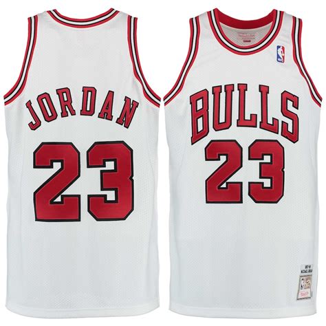 white Chicago Bulls jersey